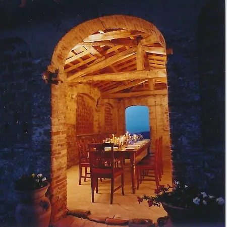 Palazzo Prugnoli, Monte Santa Maria Tiberina, 8 Bedroom With Private Pool & Superb Views * 佩鲁贾